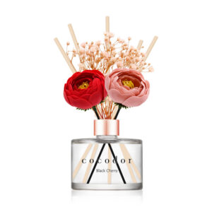 Diffusore a Bastoncini Cocodor Camélia 200 ml Ciliegia Nera – Profumatore per Ambiente con Note di Arancia e Mela Verde, Bastoncini Avorio e Fiori Decorativi