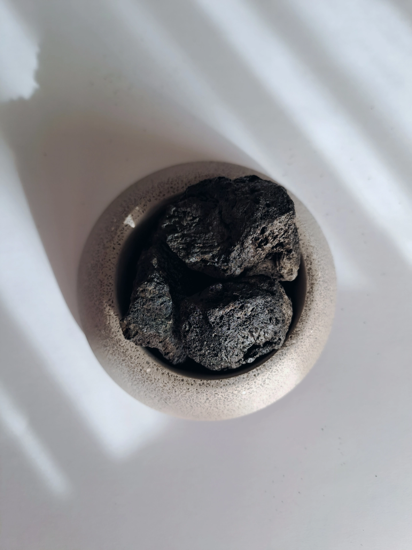 Diffusore Oli Essenziali In Cemento Con Pietre Vulcaniche - immagine 4