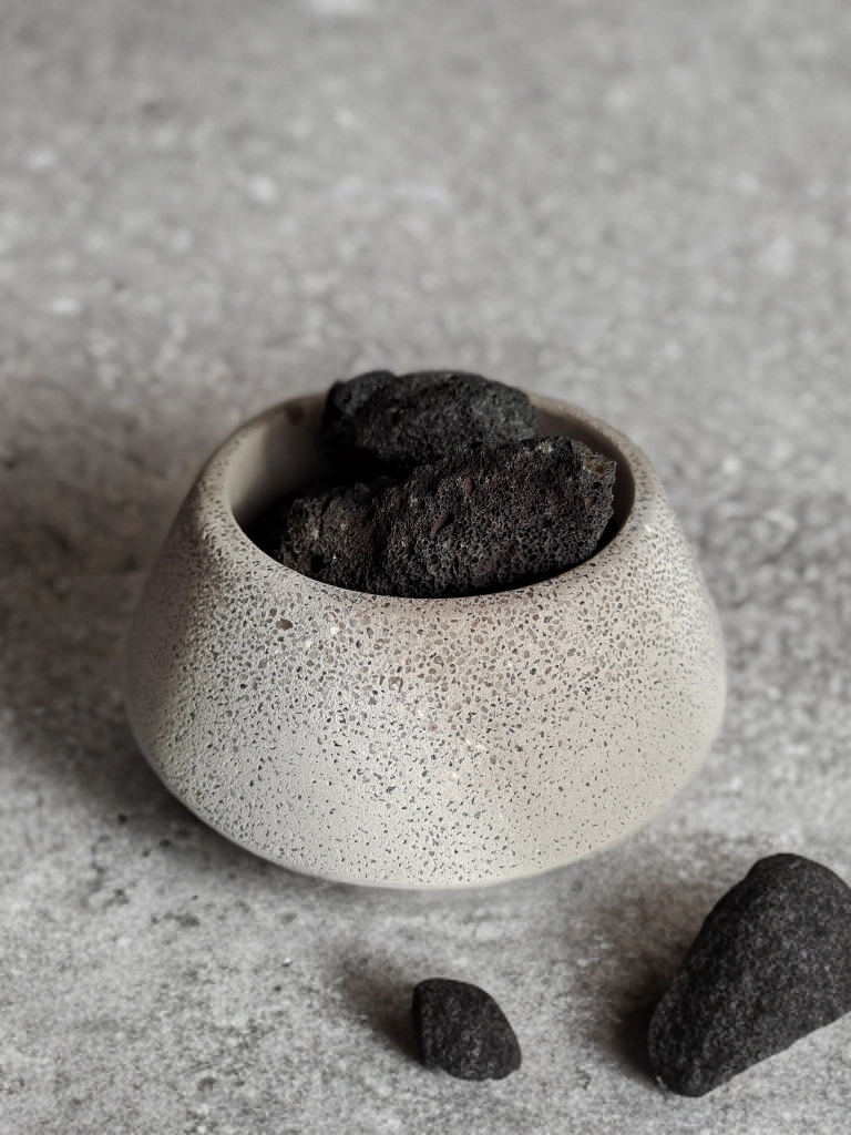 Diffusore Oli Essenziali In Cemento Con Pietre Vulcaniche - immagine 5