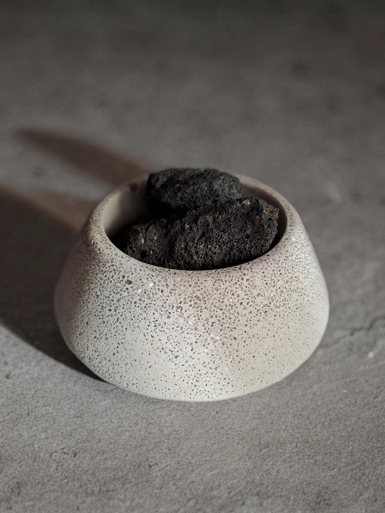 Diffusore Oli Essenziali In Cemento Con Pietre Vulcaniche